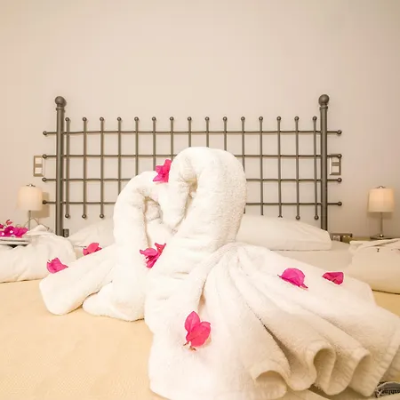 Antinea & Kamari (Santorini)