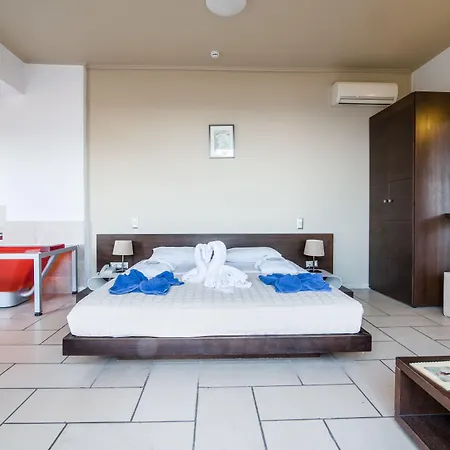 Antinea & Hotel Kamari (Santorini)