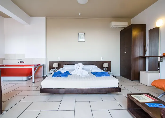 Antinea & Otel Kamári