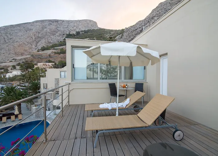 Antinea & Otel Kamári