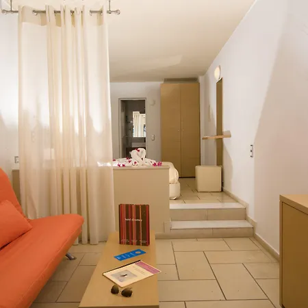 Antinea & 호텔 Kamári