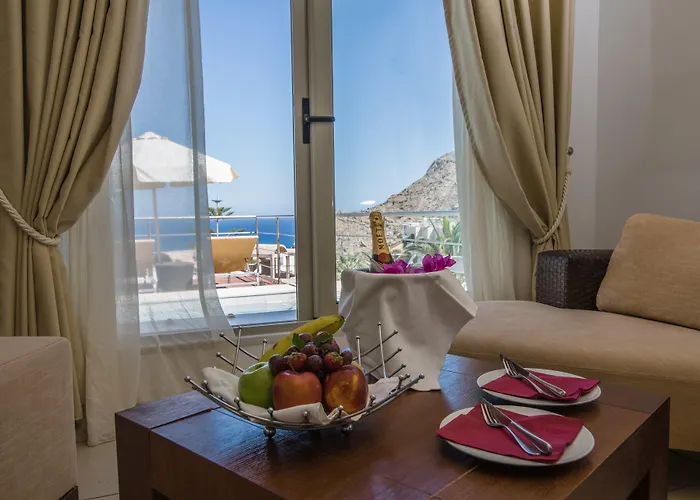 Antinea & 4* Kamari (Santorini)