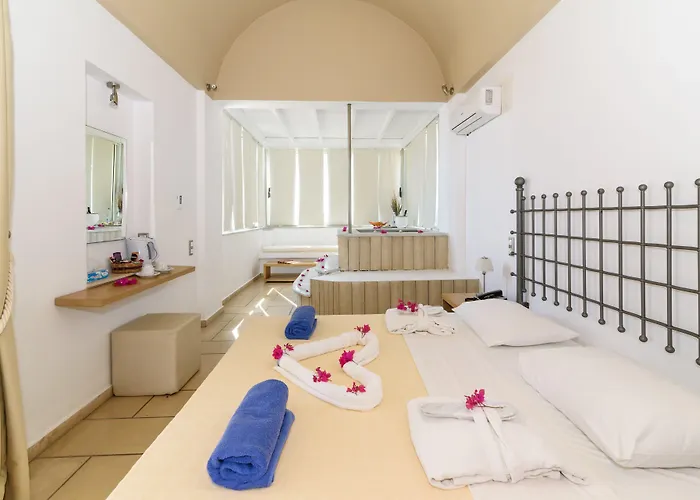 Antinea & Kamari (Santorini)