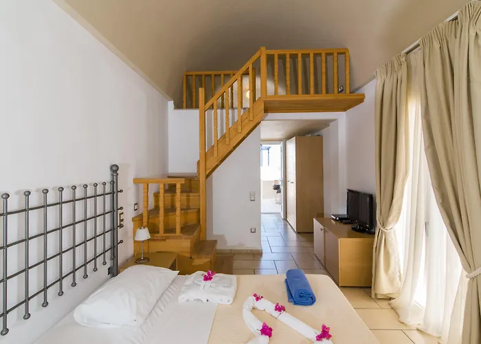 Antinea & 4* Kamari (Santorini)