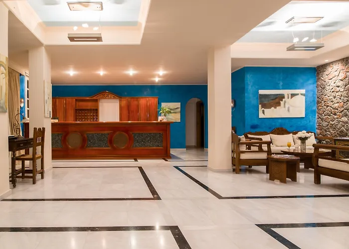 Antinea & Hotel Kamari (Santorini)