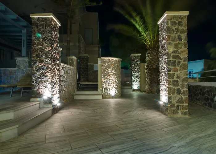 Antinea & Hotel Kamari (Santorini)