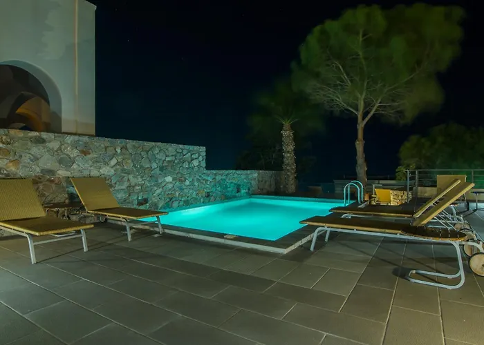 Antinea & 4* Kamari (Santorini)