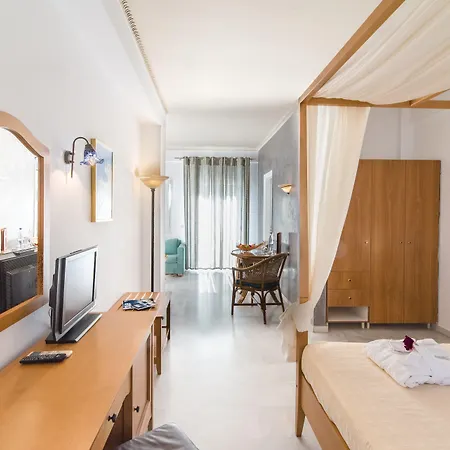 Antinea & Hotel Kamári