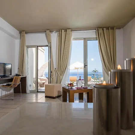 Antinea & Hotel Kamari (Santorini)