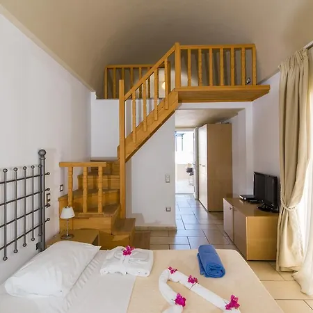 Antinea & Hotel Kamari (Santorini)