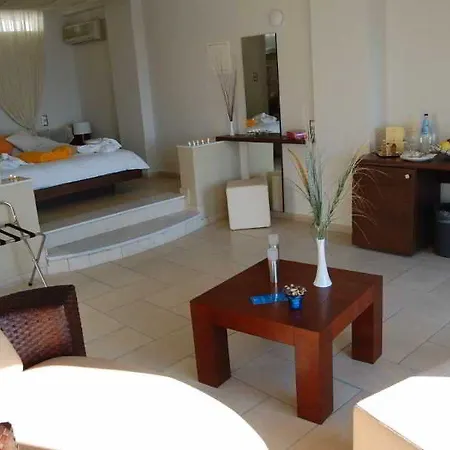 Antinea & Hotel Kamari (Santorini)