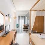 Antinea & Hotell Kamári