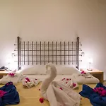Antinea & Hotell Kamári